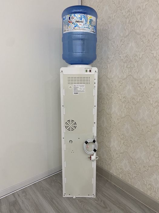 Кулер для воды холодная и горячая