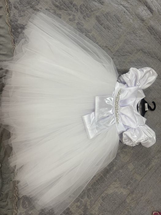 Продам белое  красивое платье