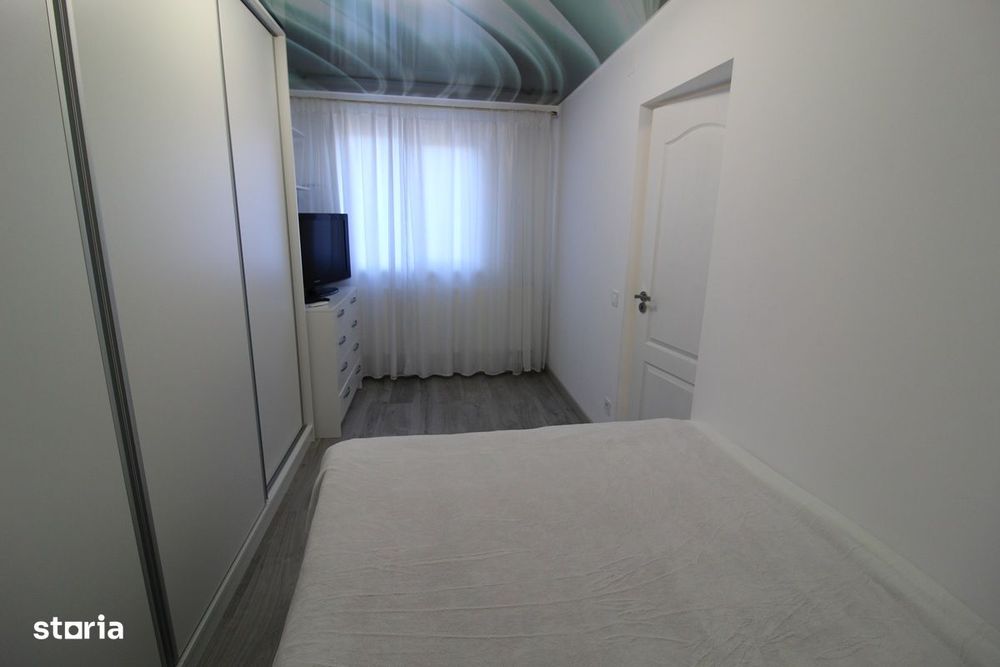 Vând apartament 3 camere în Hunedoara, zona Micro1-Teatru, etaj 4...