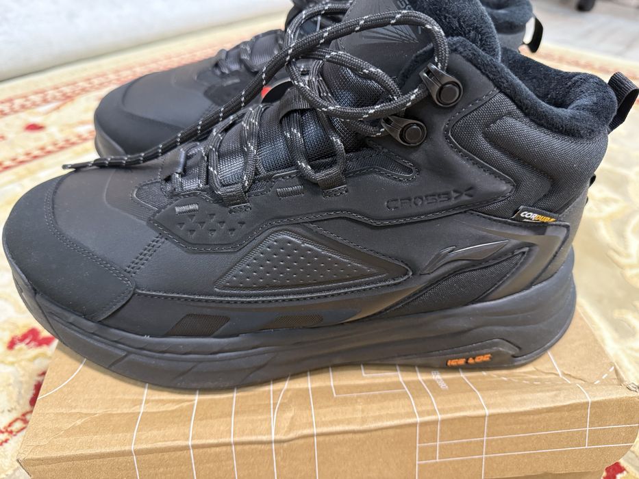 Продам зимние кросовки Li ning 43 размер