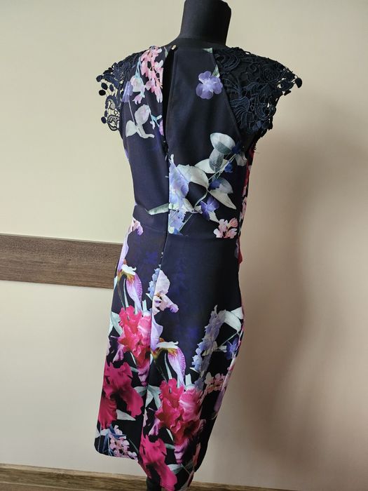 Официална ,елегантна рокля на LIPSY