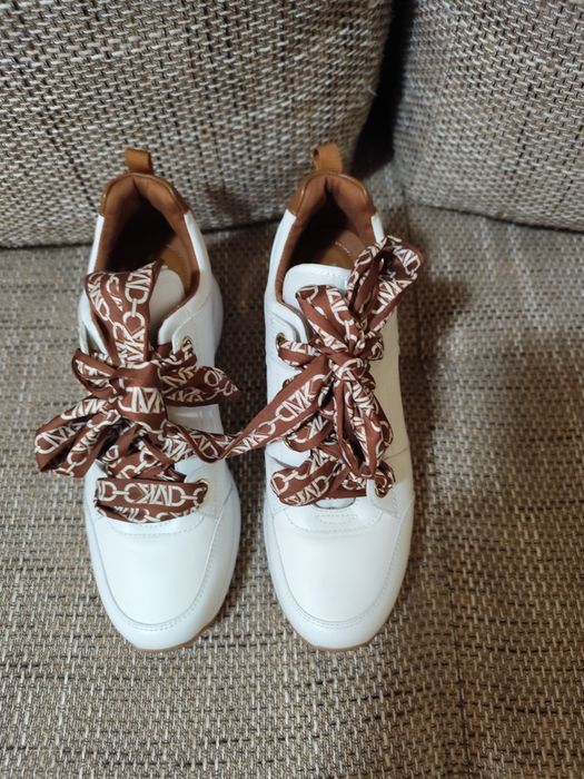 Vând adidași Michael Kors model  Women's Georgie Bow Trainer Sneakers