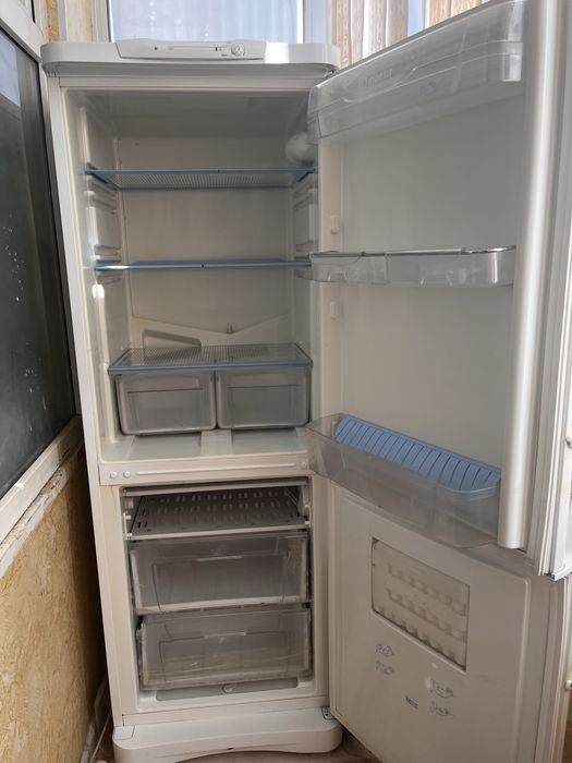Срочно продам Холодильник Indesit б/у в рабочем состоянии