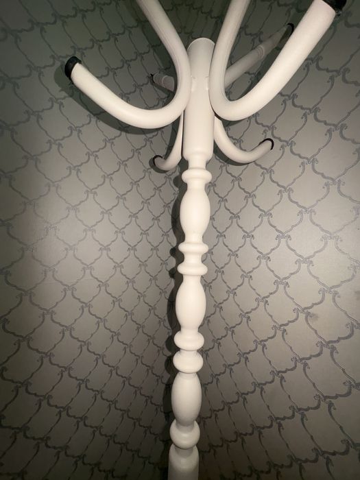 Вешалка для одежды и тд.