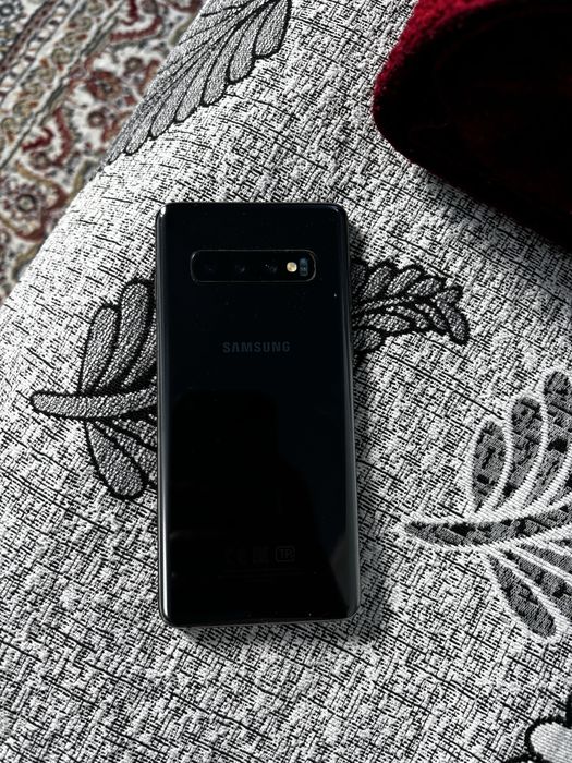 Самсунг с10 плюс