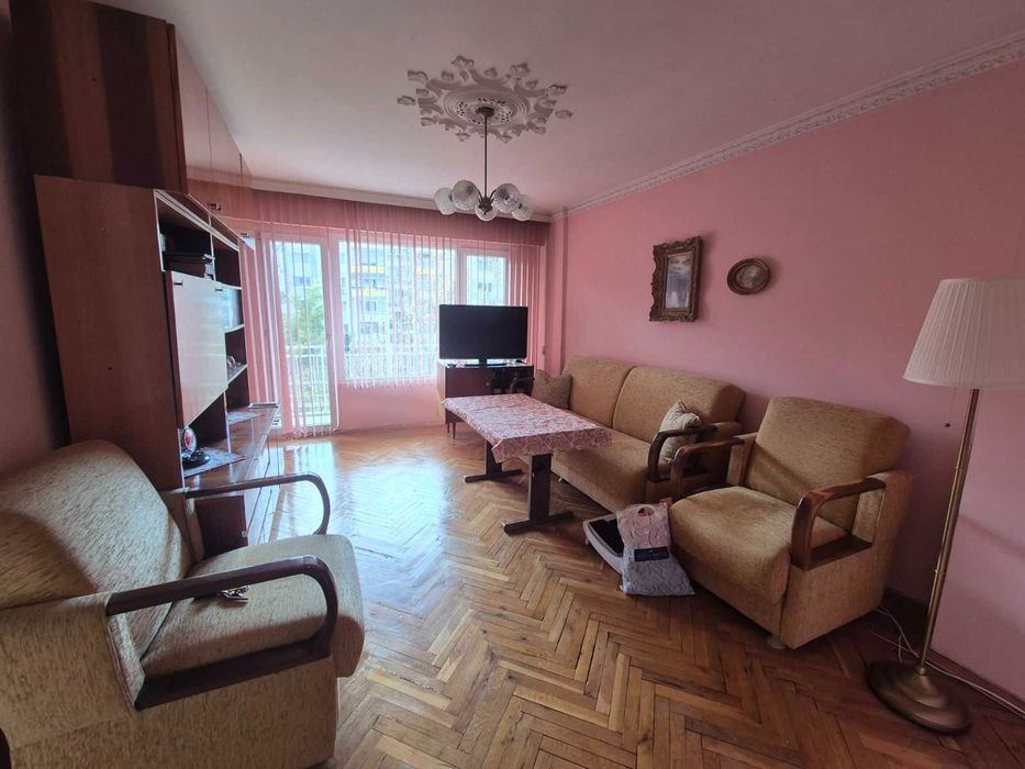 Дава се под наем Четиристаен апартамент в Варна, Цветен квартал - 80 кв.м за 160000 € - Снимка #4