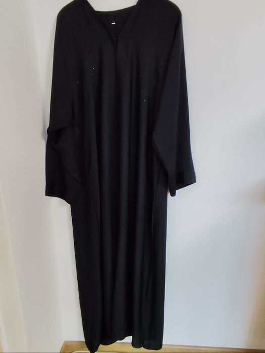 Abaya, caftan, rochie tradiționala