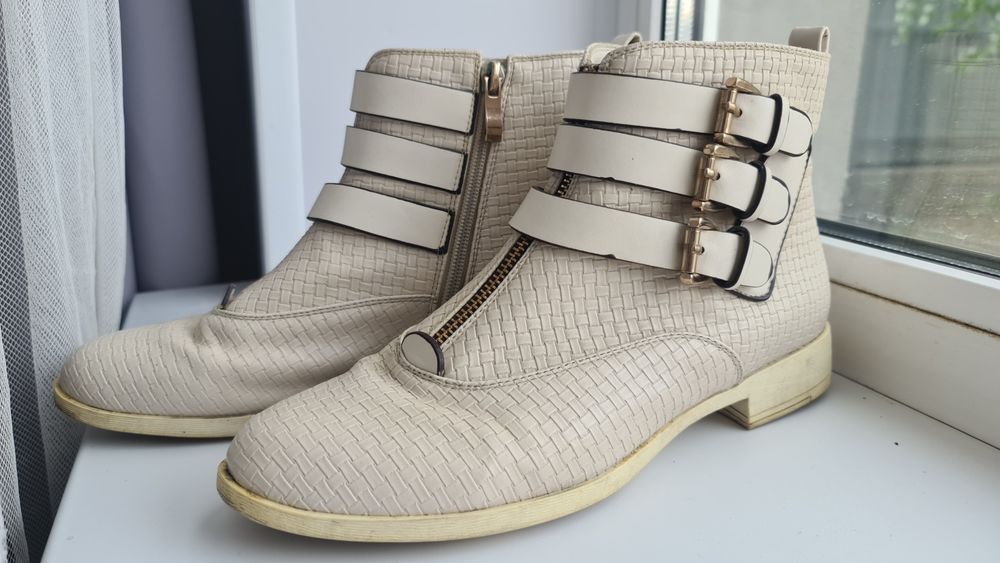 Продаю демисезонные ботиночки...