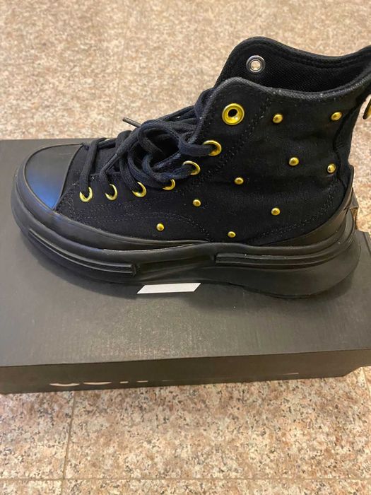 Converse inalti  dama negri cu detalii aurii .
