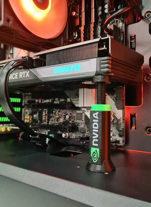 Регулируем държач за видеокарта