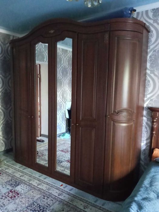 Продам пятидверный шкаф с зеркалами