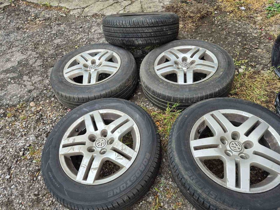 ПРОДАВАМ   к-т гуми 4 бр  16" TOYO 205/60/R 16 и 4 бр джанти 15" VW Passat