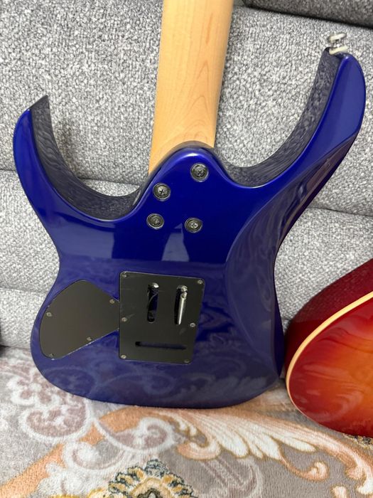Vând  chitara electrica Ibanez