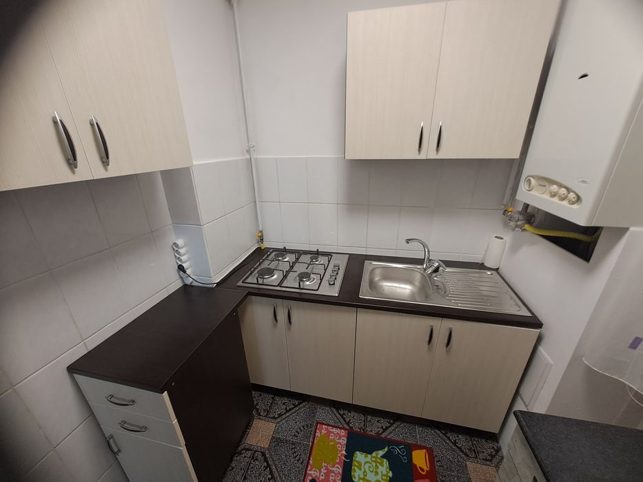 Închiriez apartament 3 camere