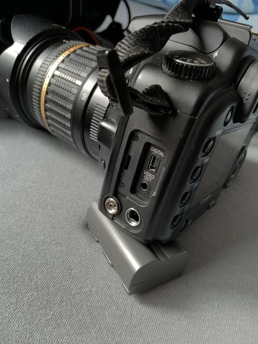 Camera Foto CANON EOS 30D DSLR cu Obiectiv Tamron AF 17-50mm F/2.8, Geanta Grip Doua Baterii