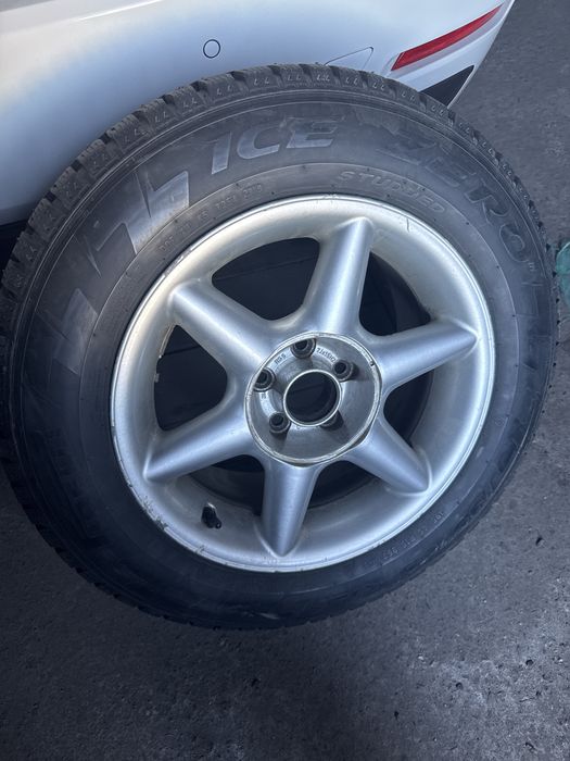 Продам зимние шины Pirelli ice zero.