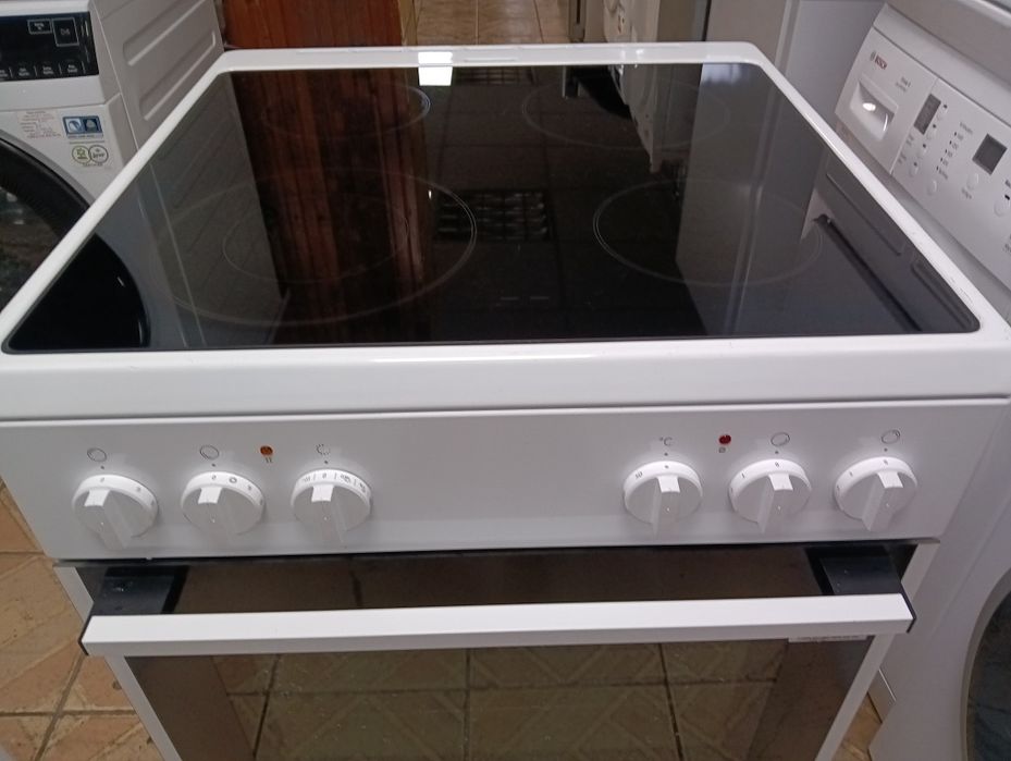 Свободно стояща печка с керамичен плот Gorenje 2годиниГаранция