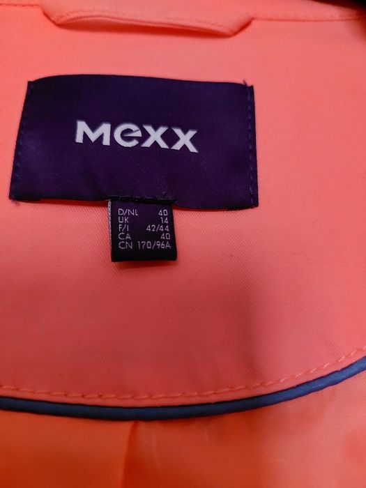 Женской куртка-плащ