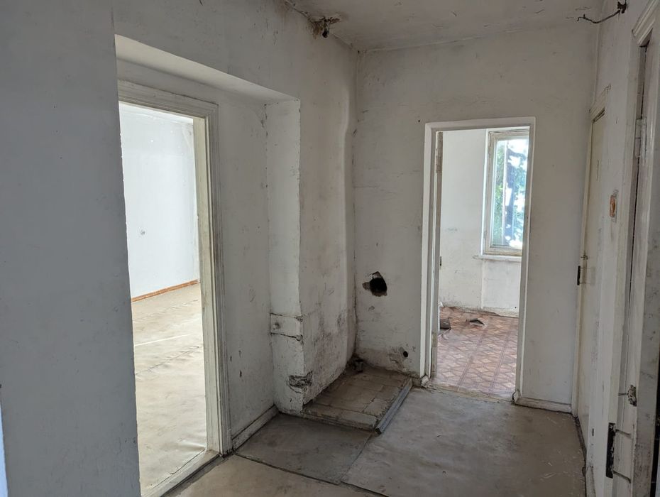 Продается четырех комнатная квартира