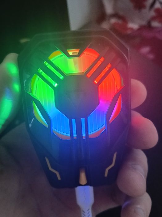 Cooler telefon gaming cu RGB – răcire activă, silențios