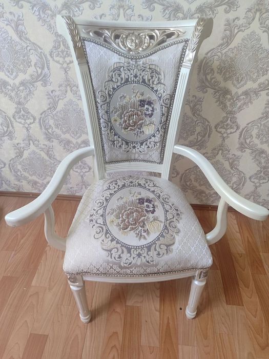 Katta Stol-stul to‘plami (2.7m x 1.2m) — 12 dona stuli bilan.