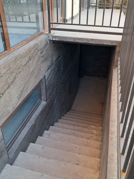 Аренда 1 линия офис нежилое коммерческое помещения 60кв и 110кв цоколь