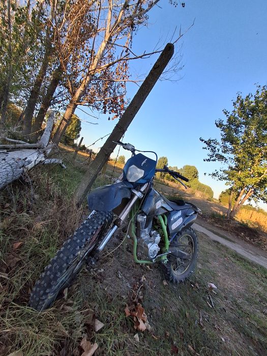De vanzare sau schimb cross 250cc 4 t