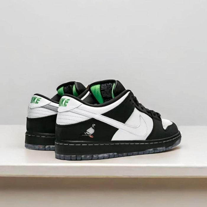 Кросовки черно белые найк