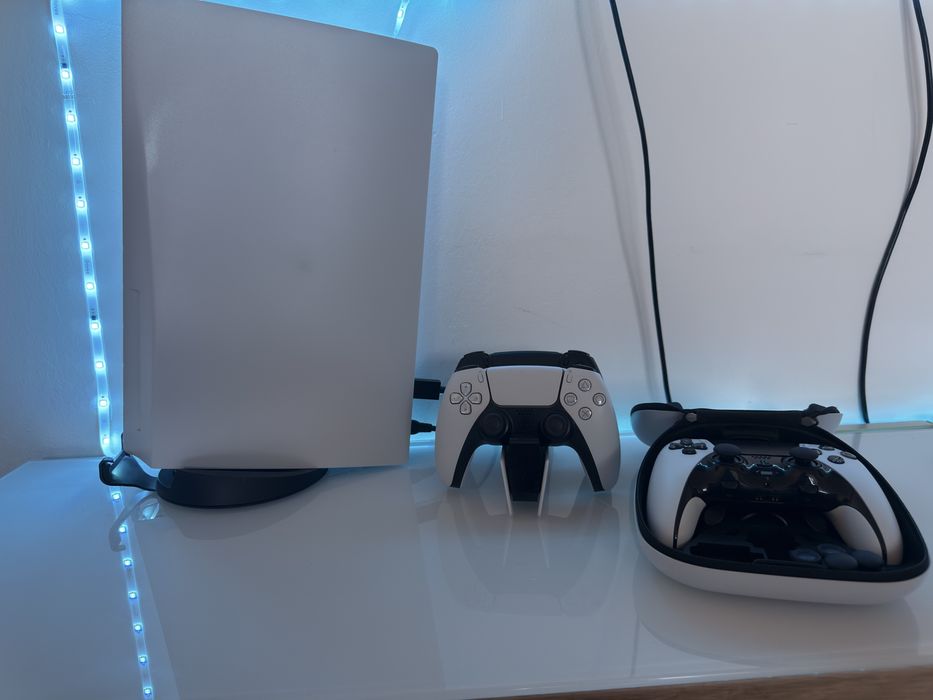 PS5 + 2 controllere DualSense + DualSense Edge + stație de încărcare – stare foarte bună