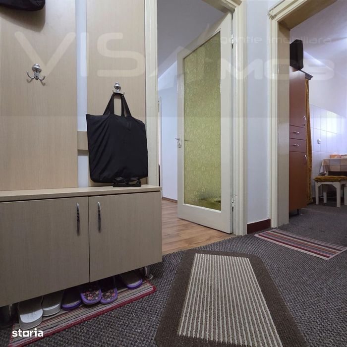 Apartament cu 3 camere - De vânzare