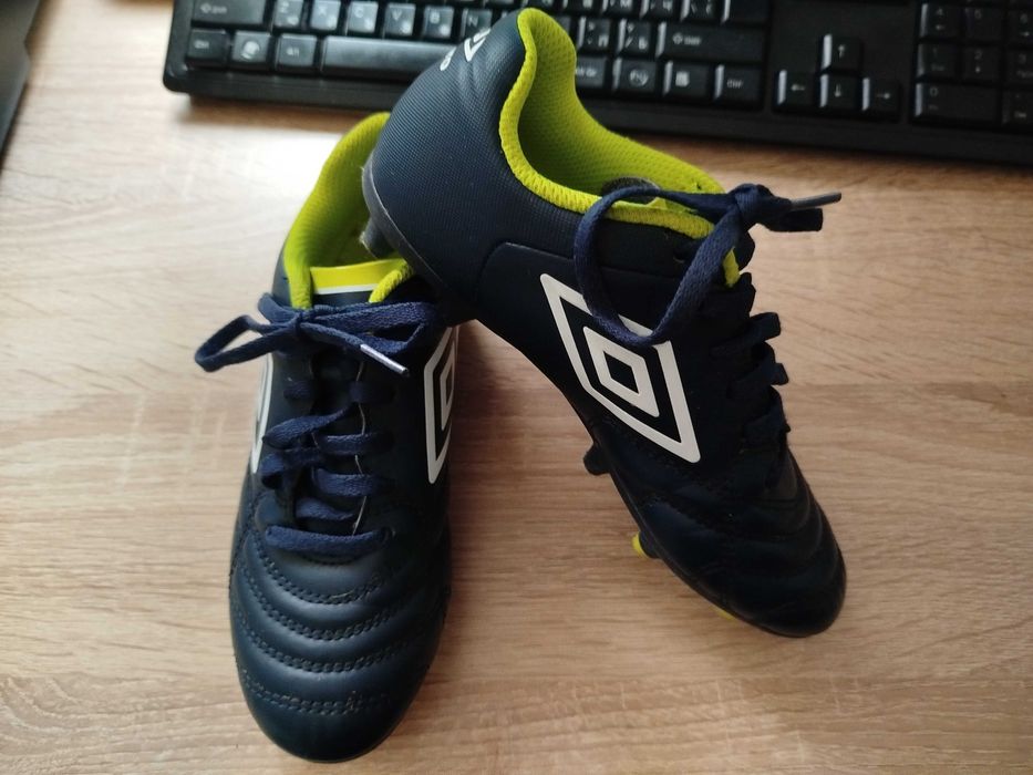 Футболни бутонки Umbro.