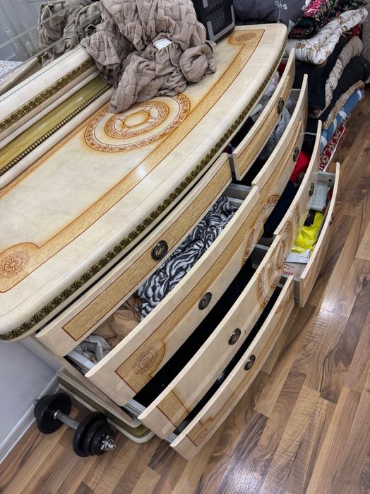 Продам камод Зеркалом б/у 60000   Алматы