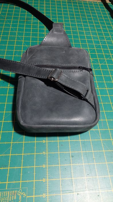 Сумка барсетка через плечо.