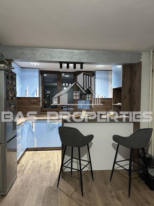 Продава се Тристаен апартамент в София, Света Троица - 68 кв.м за 2160 €/кв.м - Снимка #1