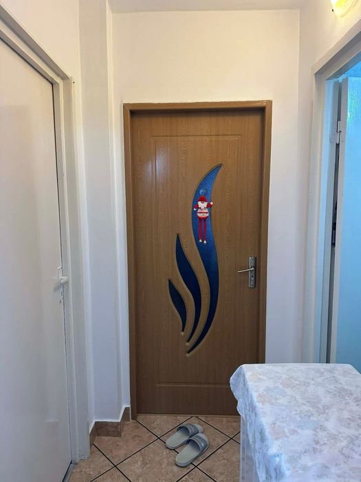 Apartament 2 camere de vânzare, semidecomandat