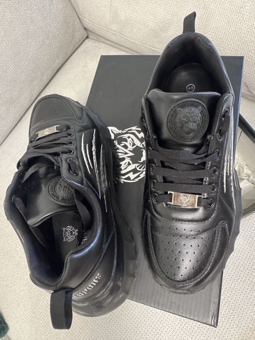 Vand adidasi Plein Sport marimea 40
