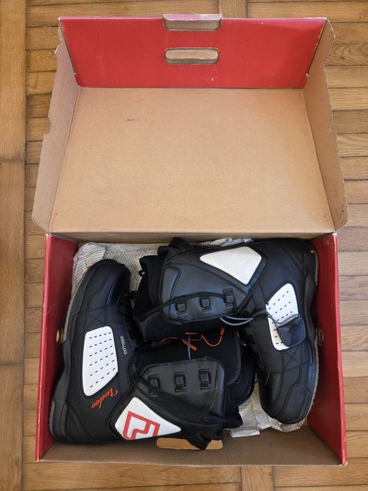 Boots ghete snowboard Deeluxe Rodeo mar 42 aproape noi