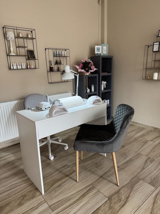 Masă de manichiură de vânzare