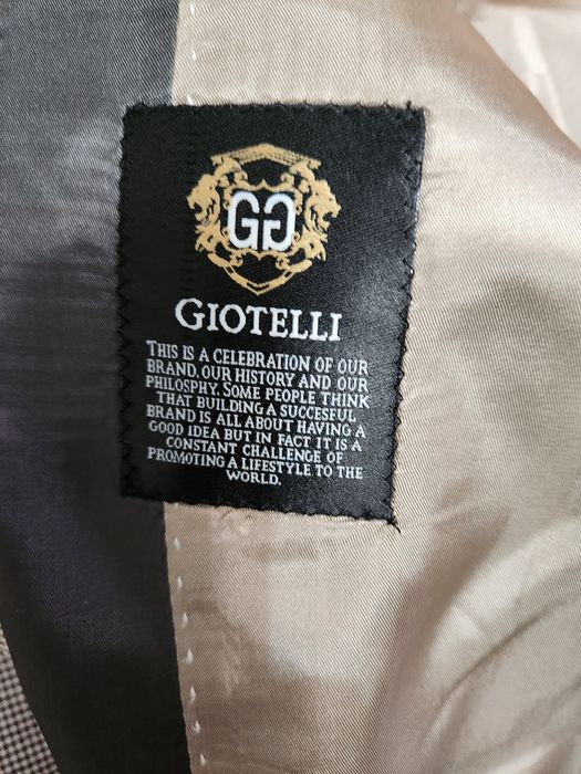 Продам молодежный костюм