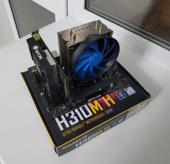 Продам материнскую плату с башенным кулером и видеокартой