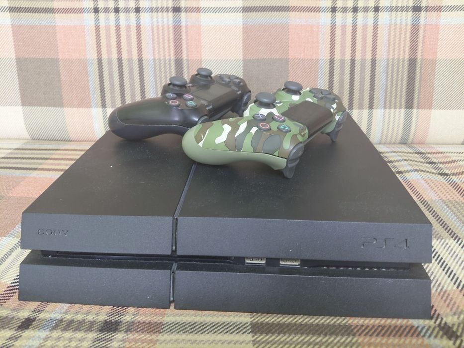 Продам PlayStation 4