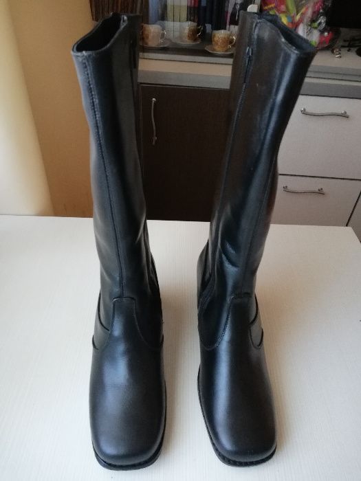 Cizme NOI negre blana cu toc 38 (26 cm)