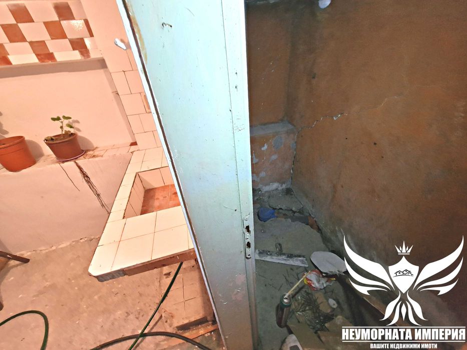 Двуетажна къща с постройки 384РЗП с 930кв. двор село Караджалово