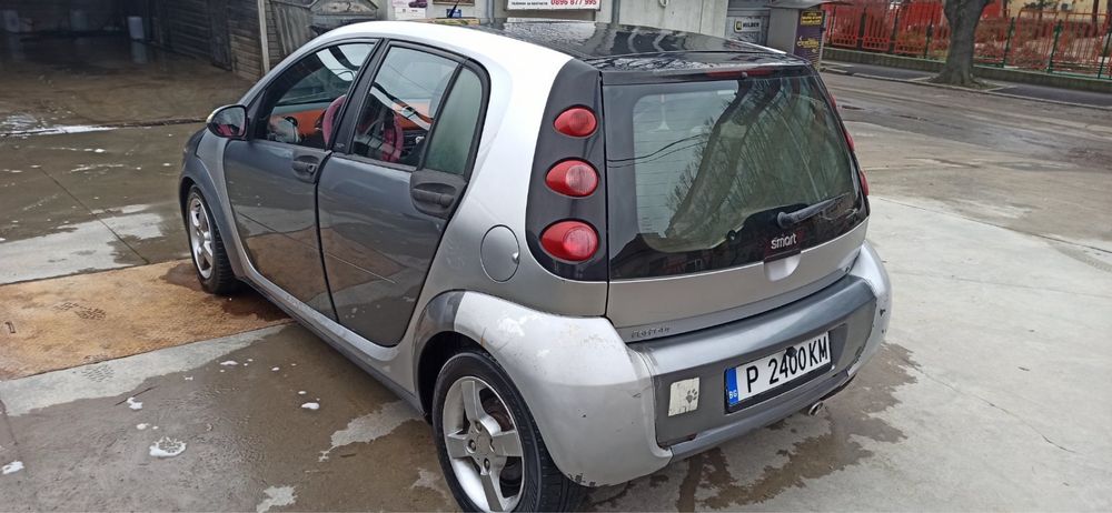 Автомобил Smart for four