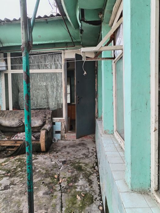 Продаётся дом. 2х комнатный. Площадь 97кв/м. Общий двор.