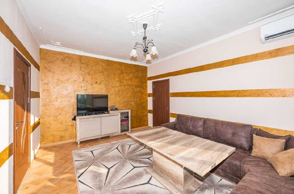 Продава се Тристаен апартамент в Пловдив, Младежки Хълм - 100 кв.м за 862 €/кв.м - Снимка #1