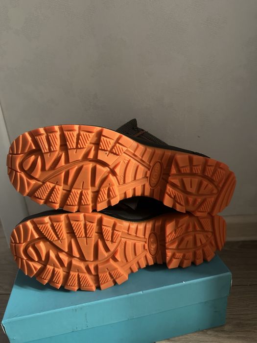 абсолютно новые ботинки