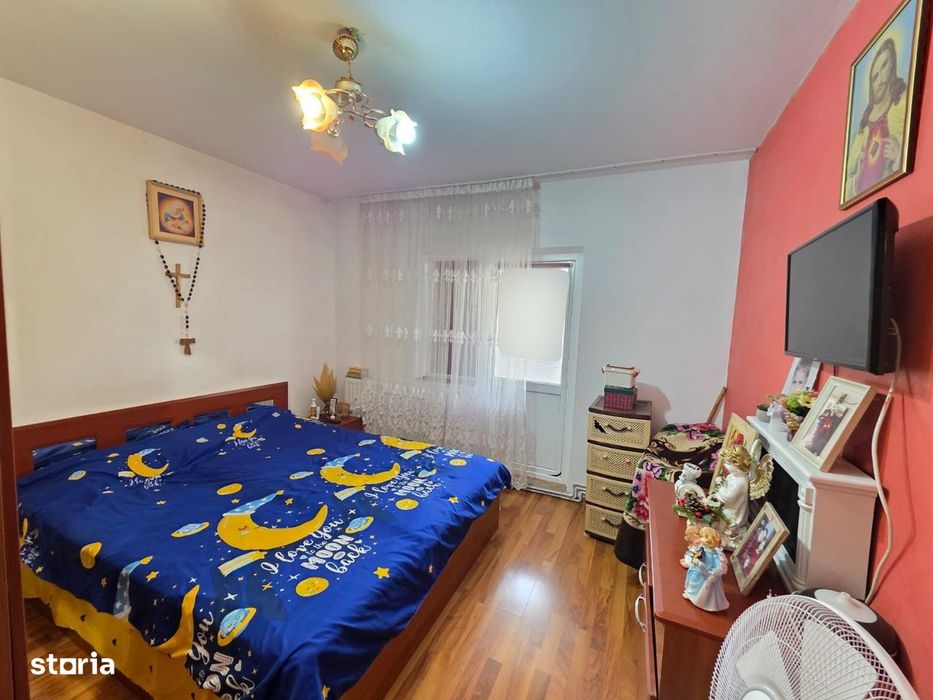 3 camere, decomandat, etaj 1, zona Favorit,  3 balcoane, renovat 2020