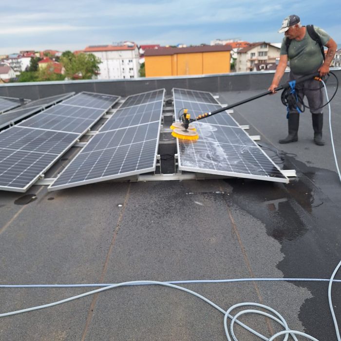 Spălare,curățare a panourilor fotovoltaice