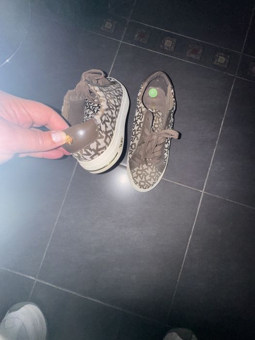 Спортни обувки DKNY и KURT GEIGER